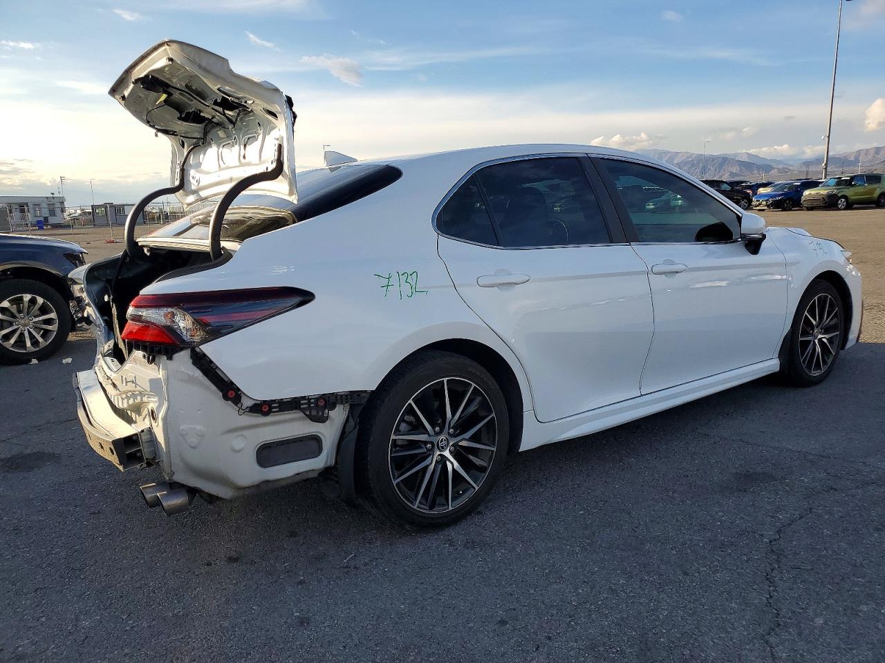 2023 TOYOTA CAMRY SE photo 3