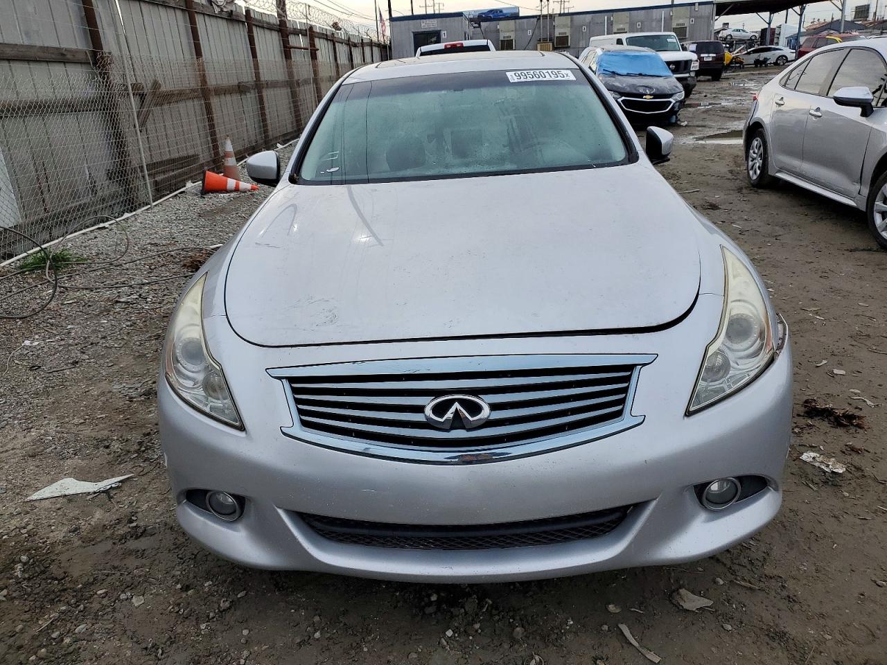 2012 INFINITI G37 photo 5