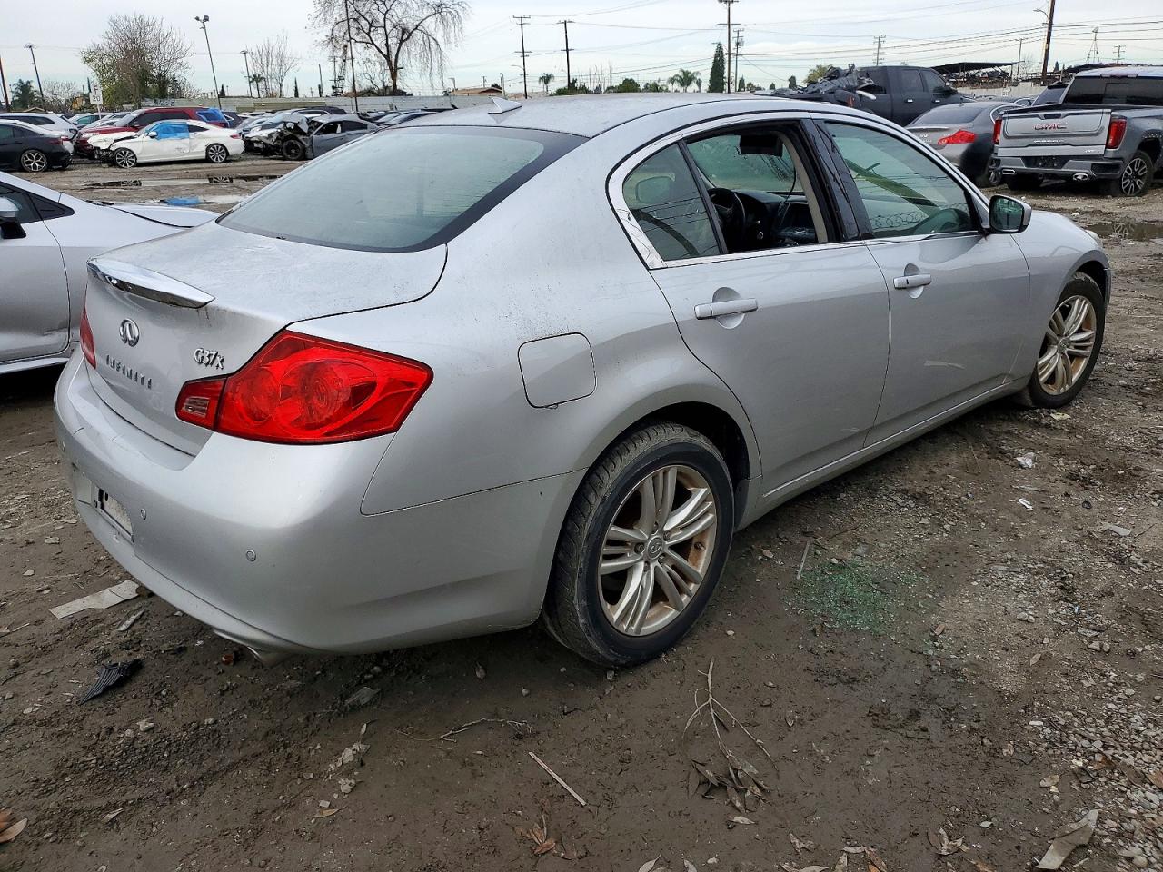 2012 INFINITI G37 photo 3