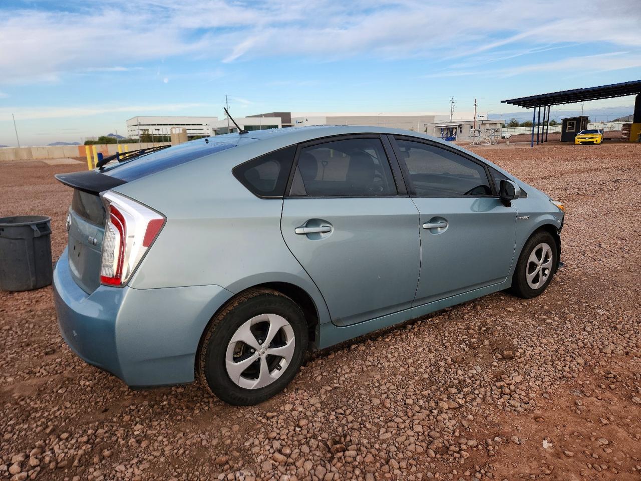 2013 TOYOTA PRIUS photo 3
