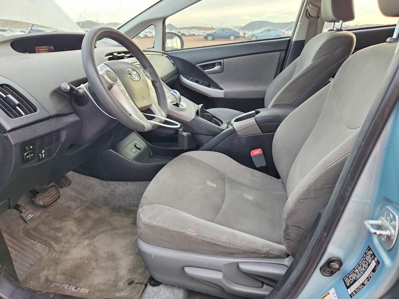 2013 TOYOTA PRIUS photo 7