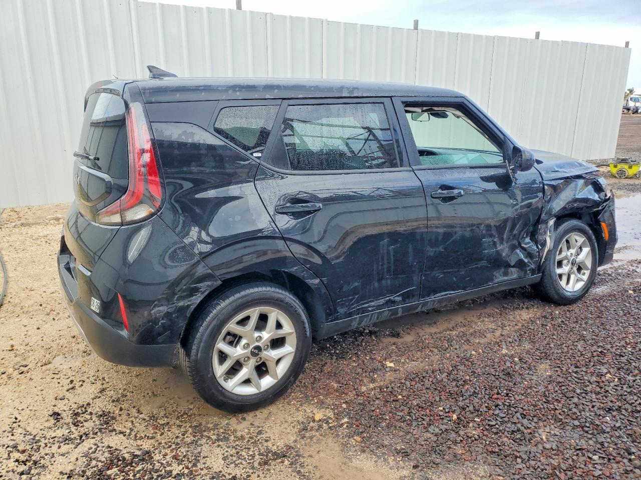2025 KIA SOUL LX photo 3