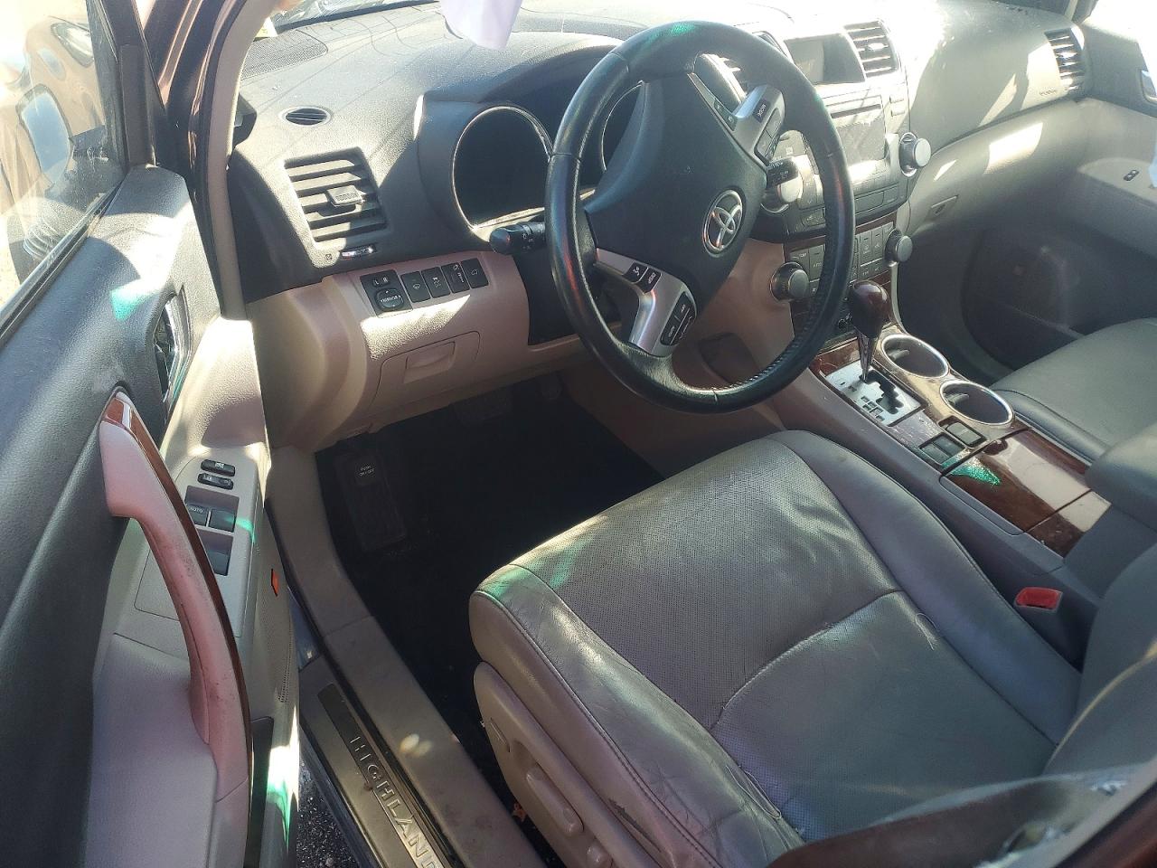 2011 TOYOTA HIGHLANDER LIMITED photo 8