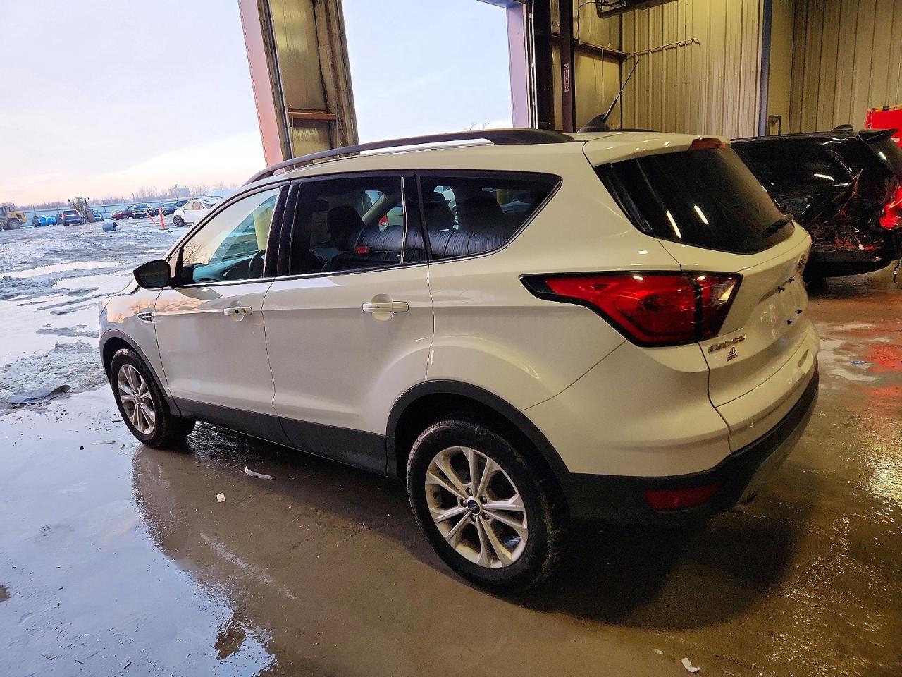 2019 FORD ESCAPE SEL photo 2