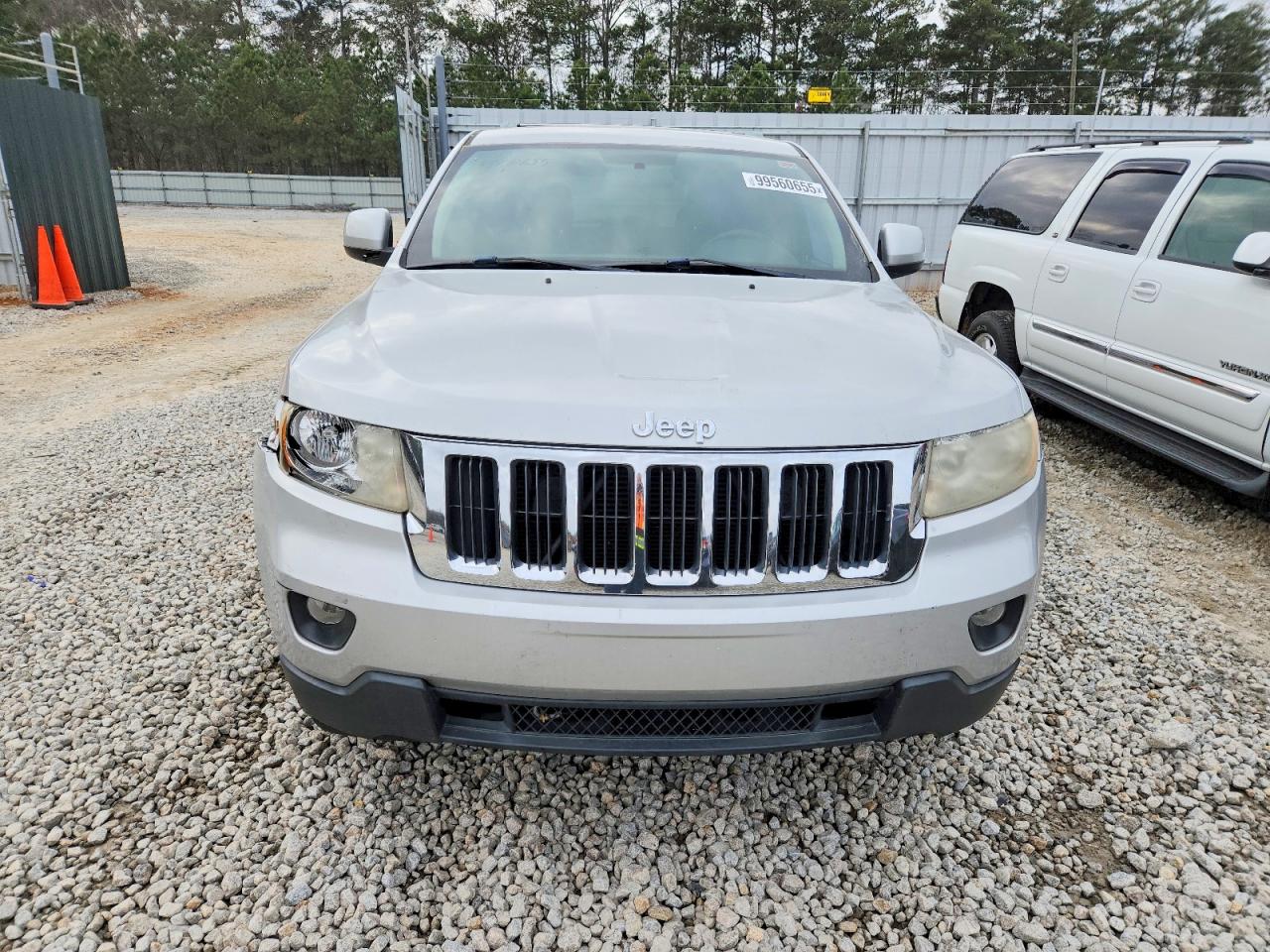 2011 JEEP GRAND CHEROKEE LAREDO photo 5
