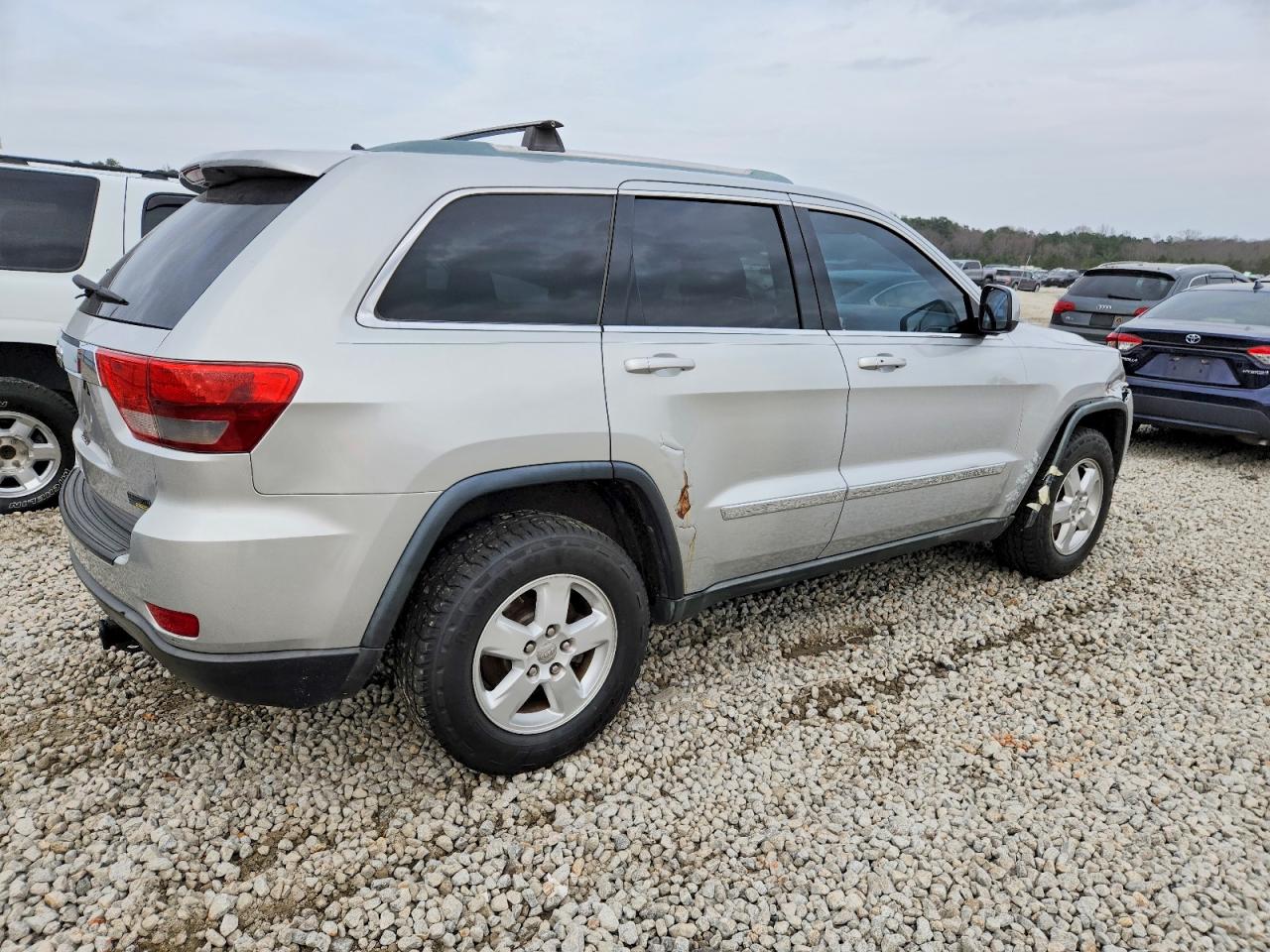 2011 JEEP GRAND CHEROKEE LAREDO photo 3