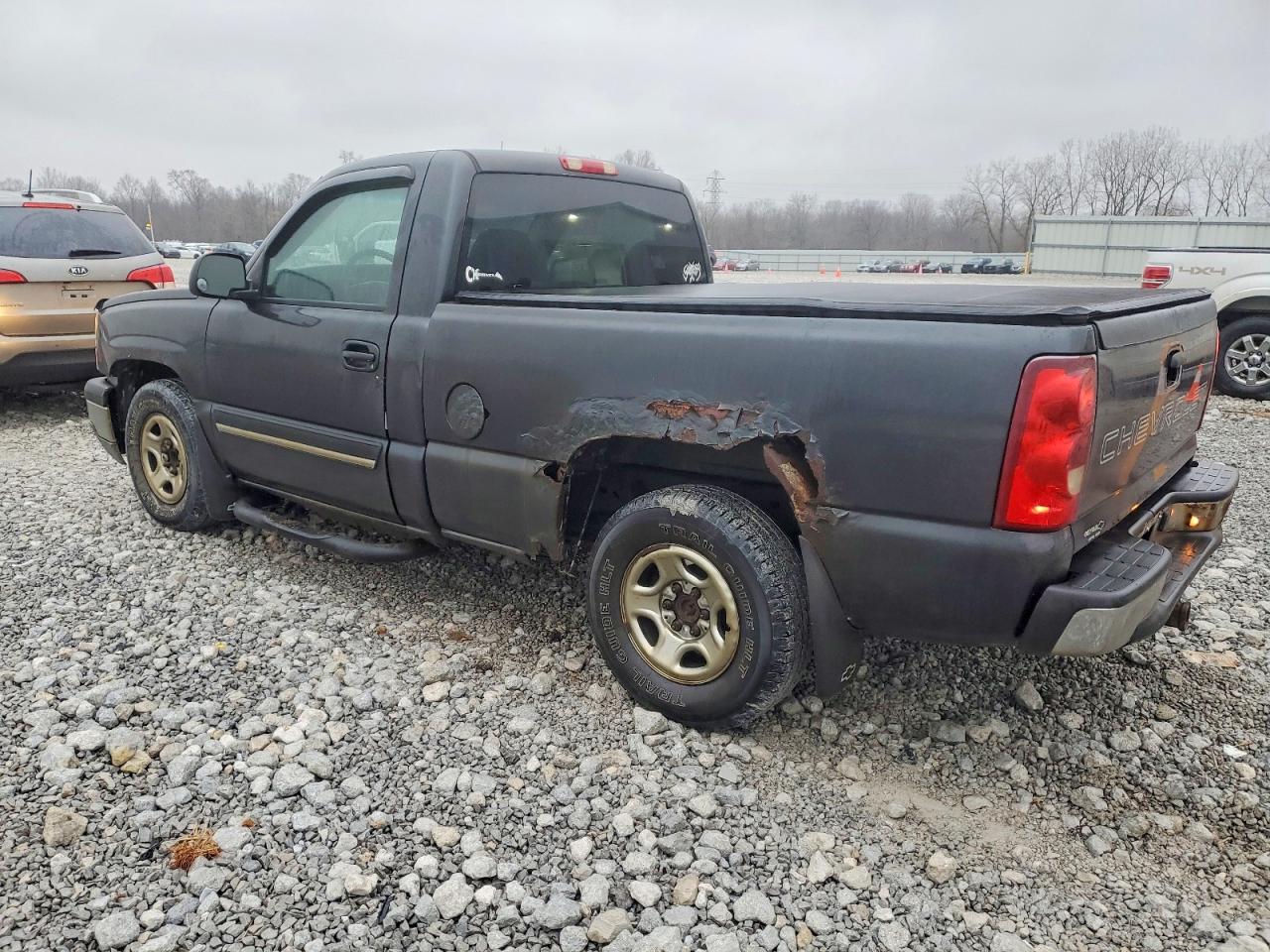 2003 CHEVROLET SILVERADO C1500 photo 2