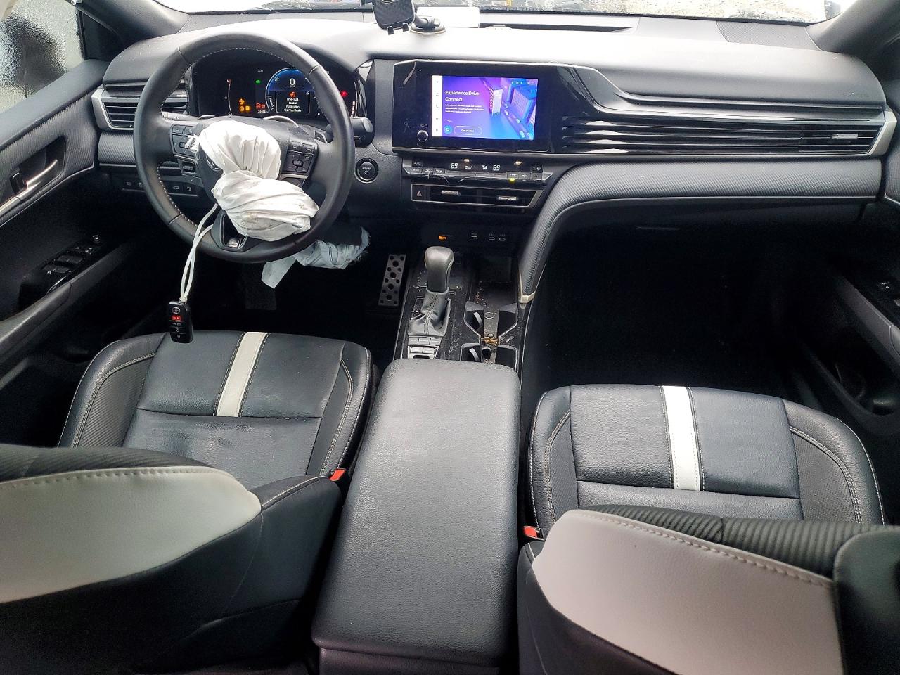 2025 TOYOTA CAMRY XSE photo 8