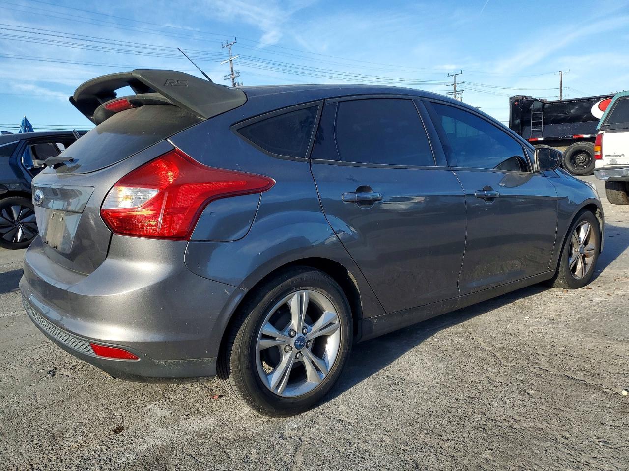 2014 FORD FOCUS SE photo 3