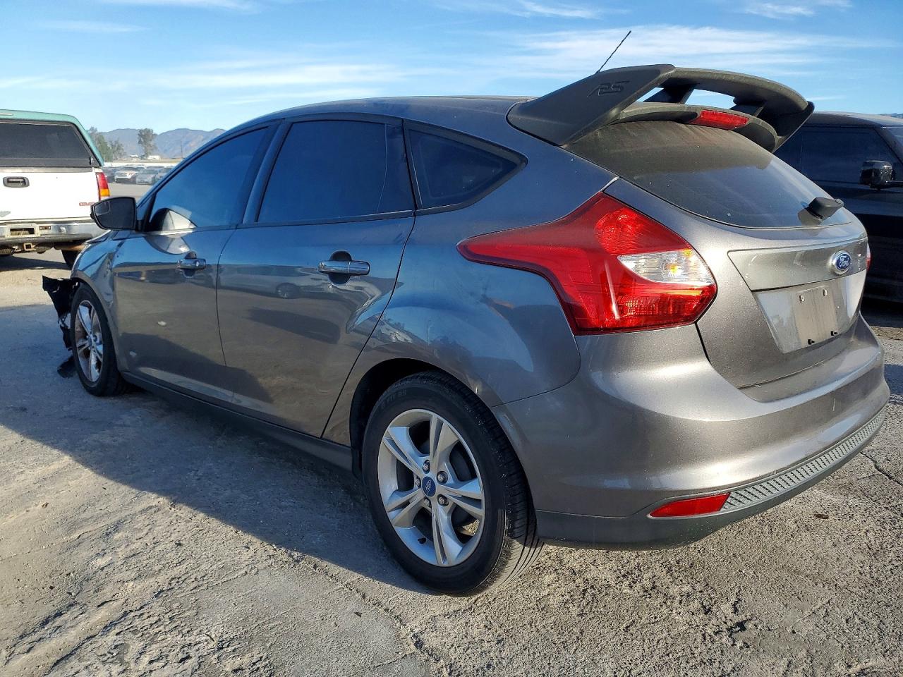 2014 FORD FOCUS SE photo 2