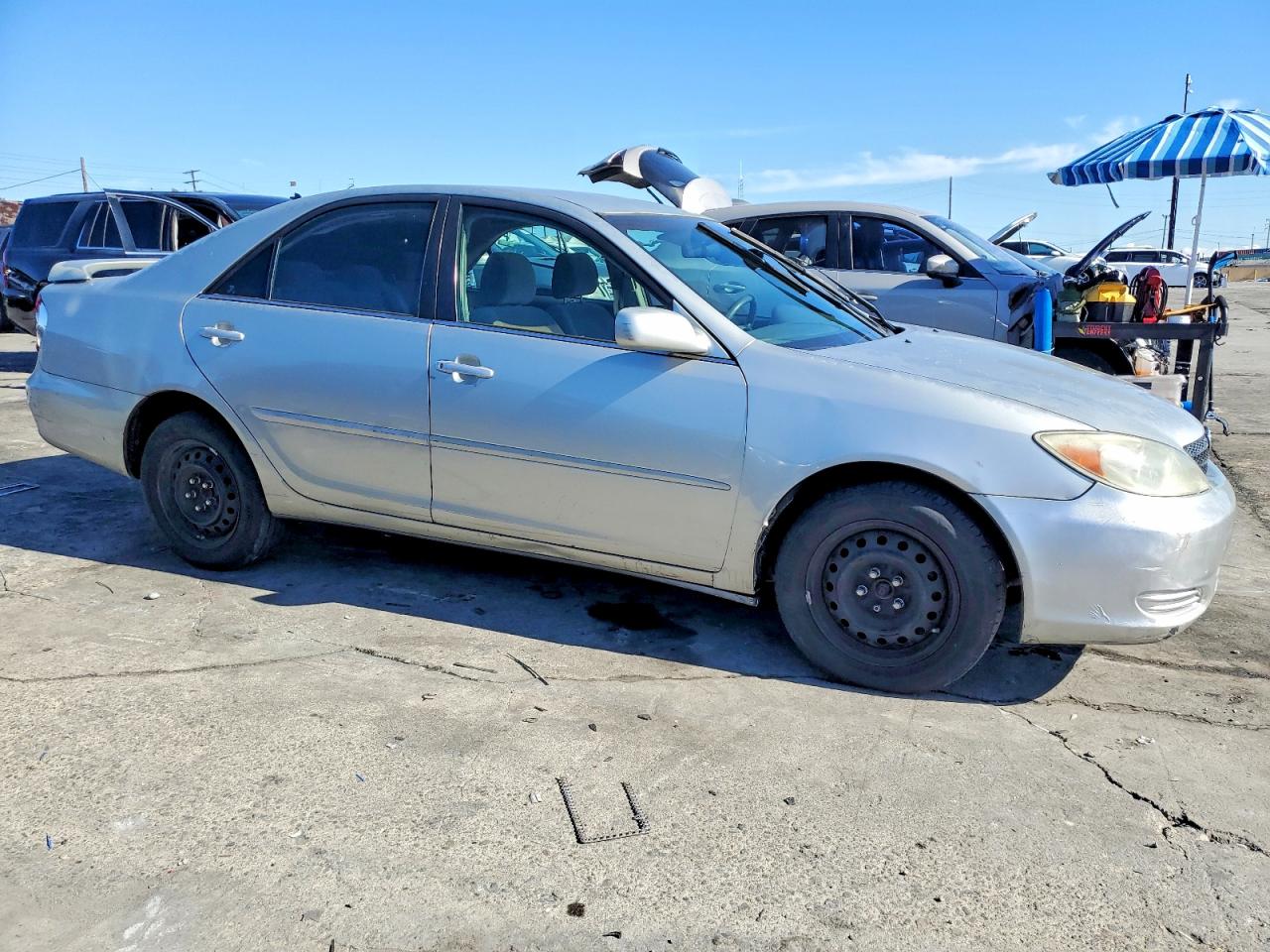2004 TOYOTA CAMRY LE photo 4
