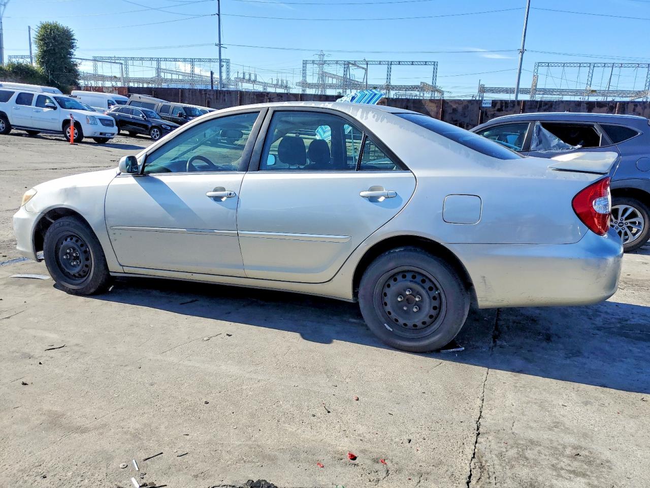 2004 TOYOTA CAMRY LE photo 2
