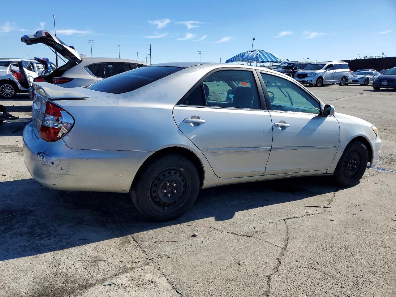 2004 TOYOTA CAMRY LE photo 3
