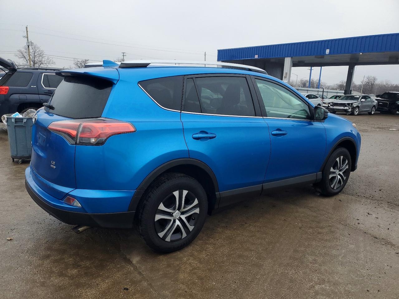 2016 TOYOTA RAV4 LE photo 3