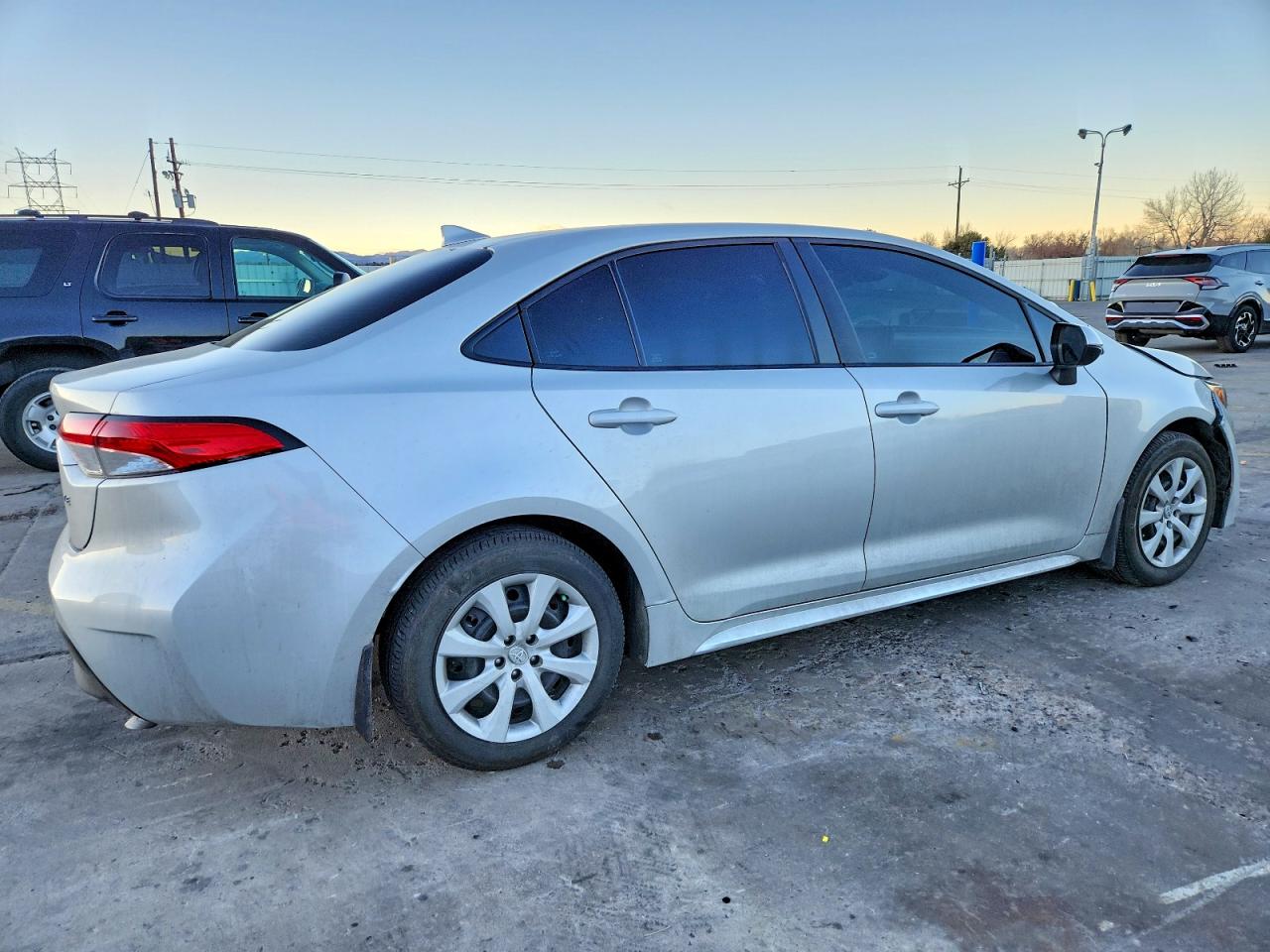2024 TOYOTA COROLLA LE photo 3