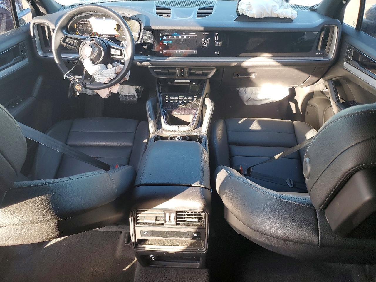 2024 PORSCHE CAYENNE photo 8