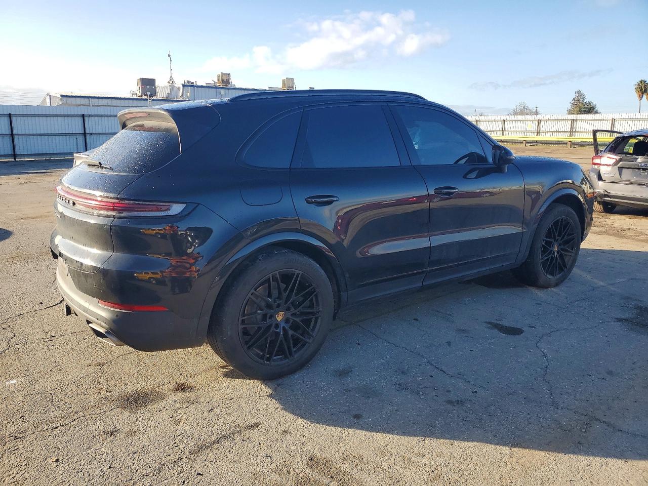 2024 PORSCHE CAYENNE photo 3