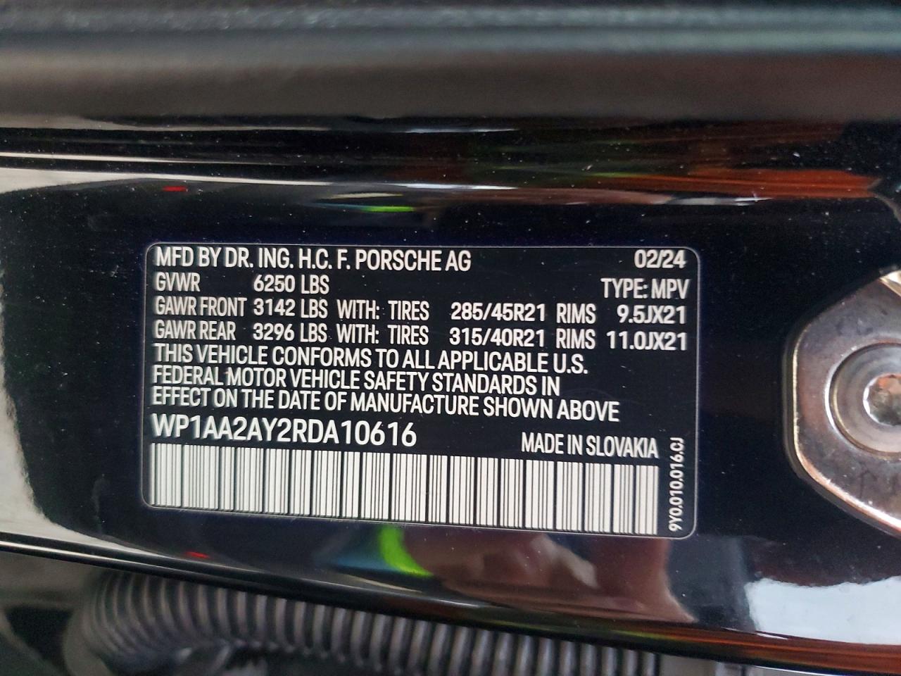 2024 PORSCHE CAYENNE photo 13