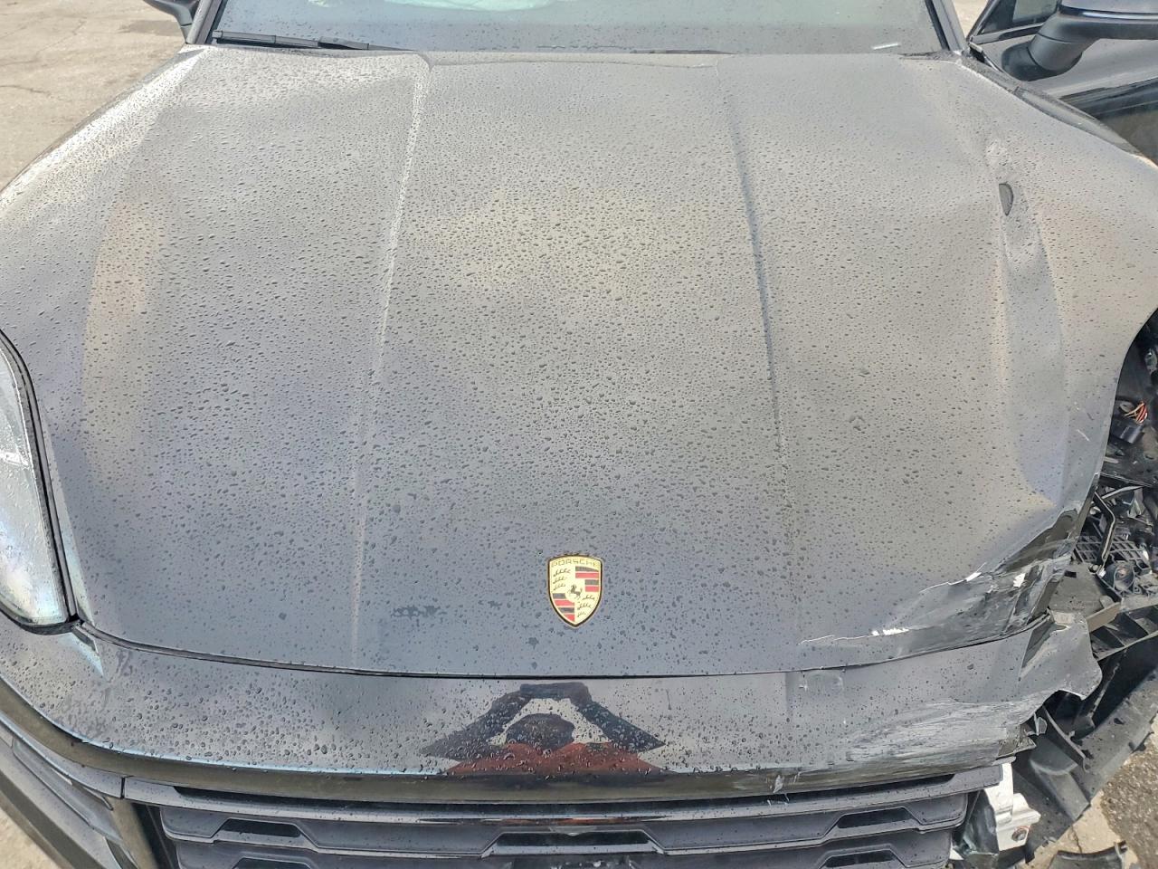 2024 PORSCHE CAYENNE photo 11