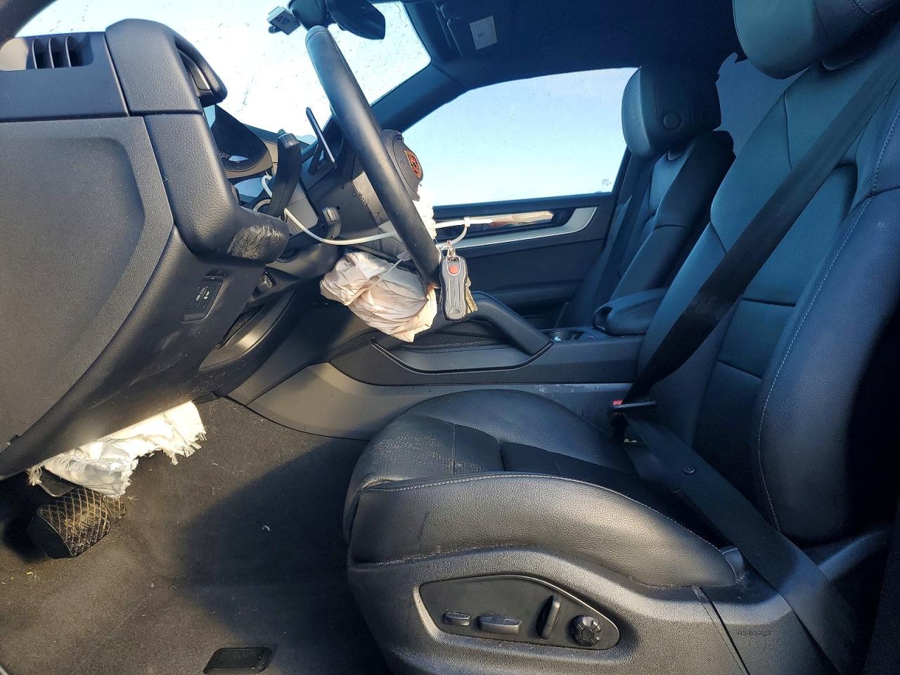 2024 PORSCHE CAYENNE photo 7