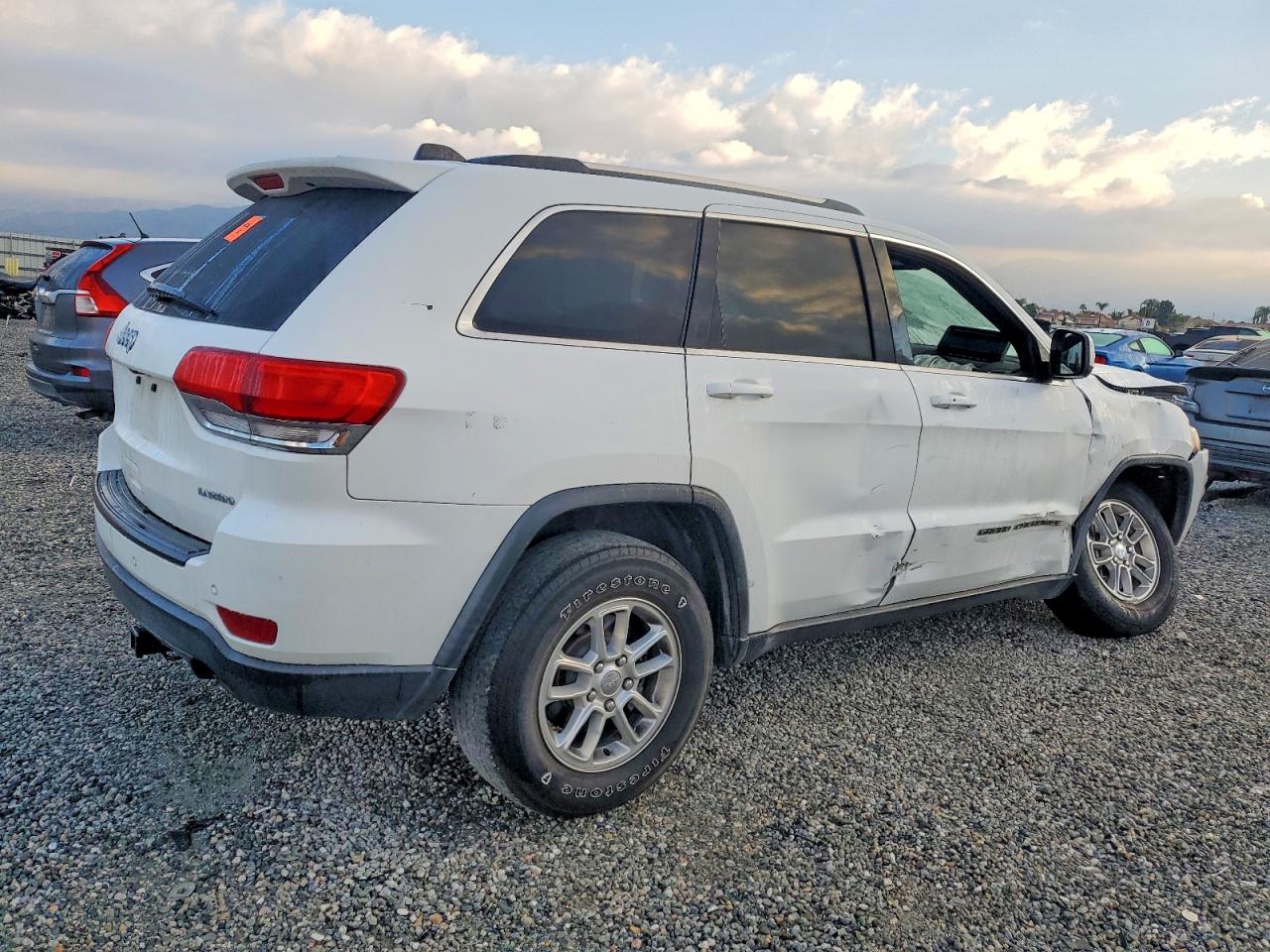 2019 JEEP GRAND CHEROKEE LAREDO photo 5