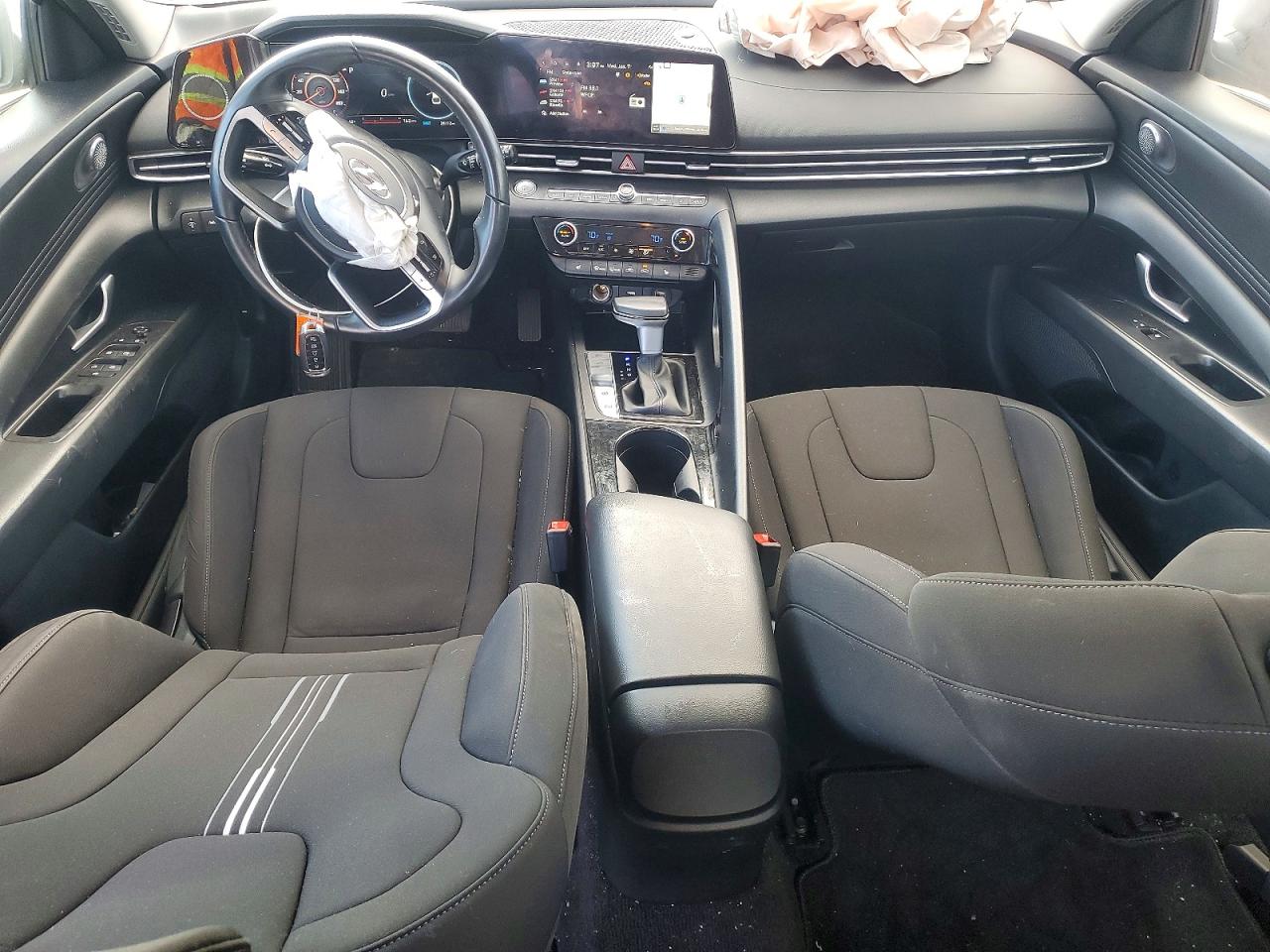 2023 HYUNDAI ELANTRA SEL photo 8