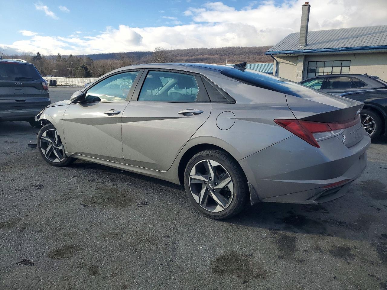 2023 HYUNDAI ELANTRA SEL photo 2
