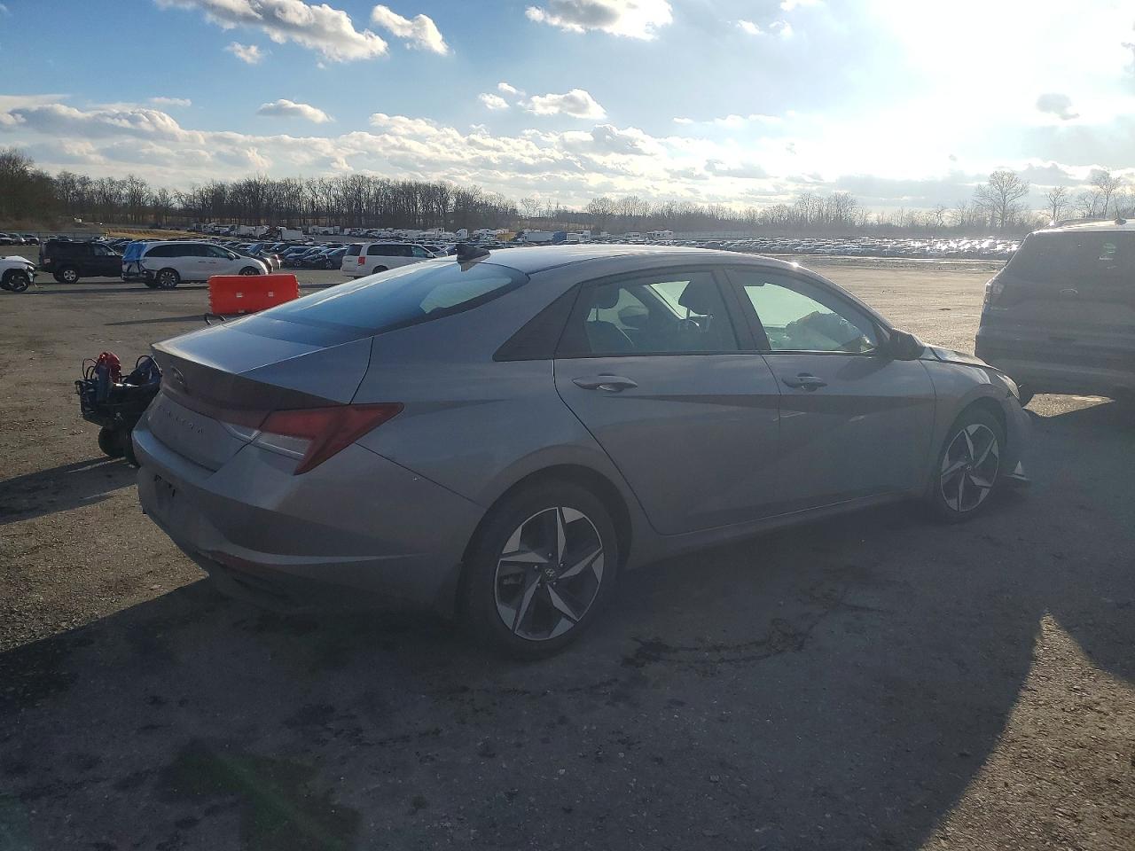 2023 HYUNDAI ELANTRA SEL photo 3