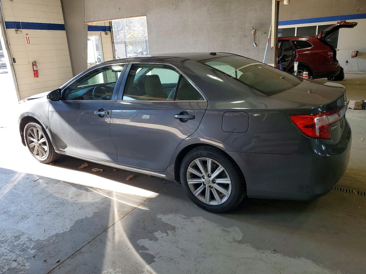 2012 TOYOTA CAMRY SE photo 2
