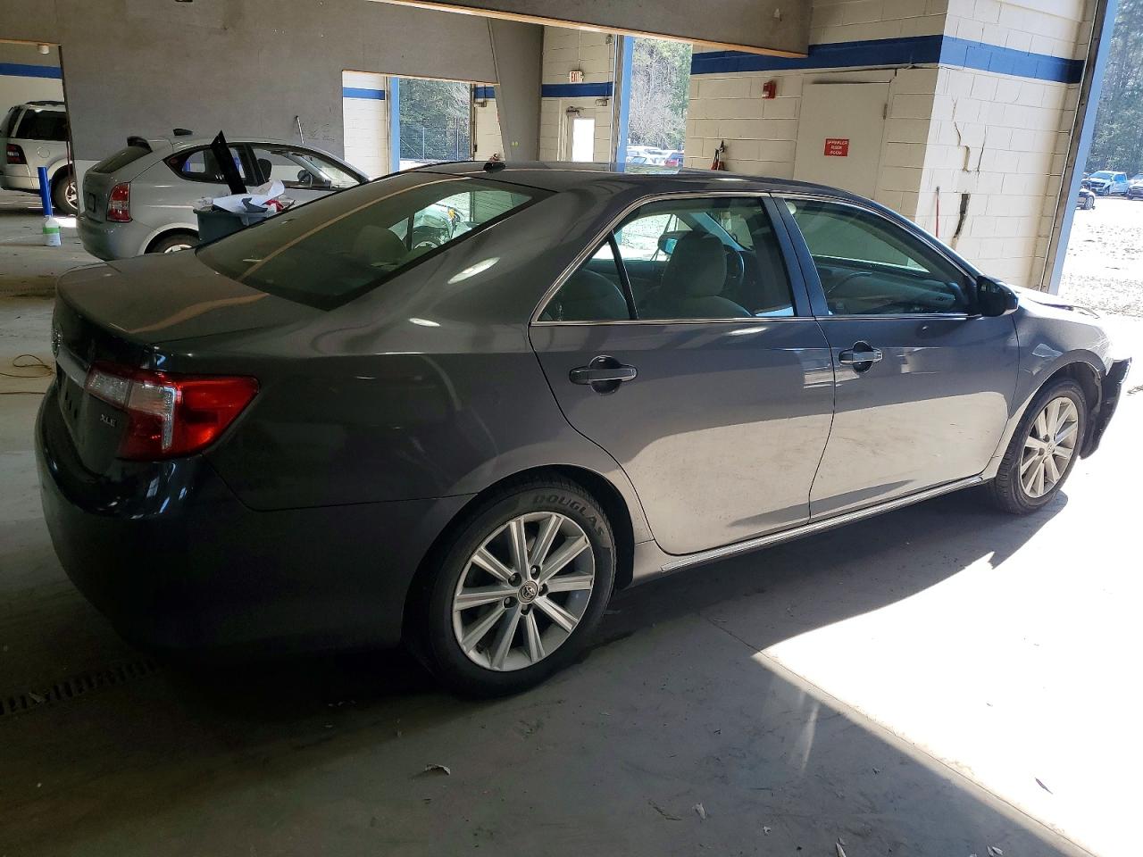 2012 TOYOTA CAMRY SE photo 3