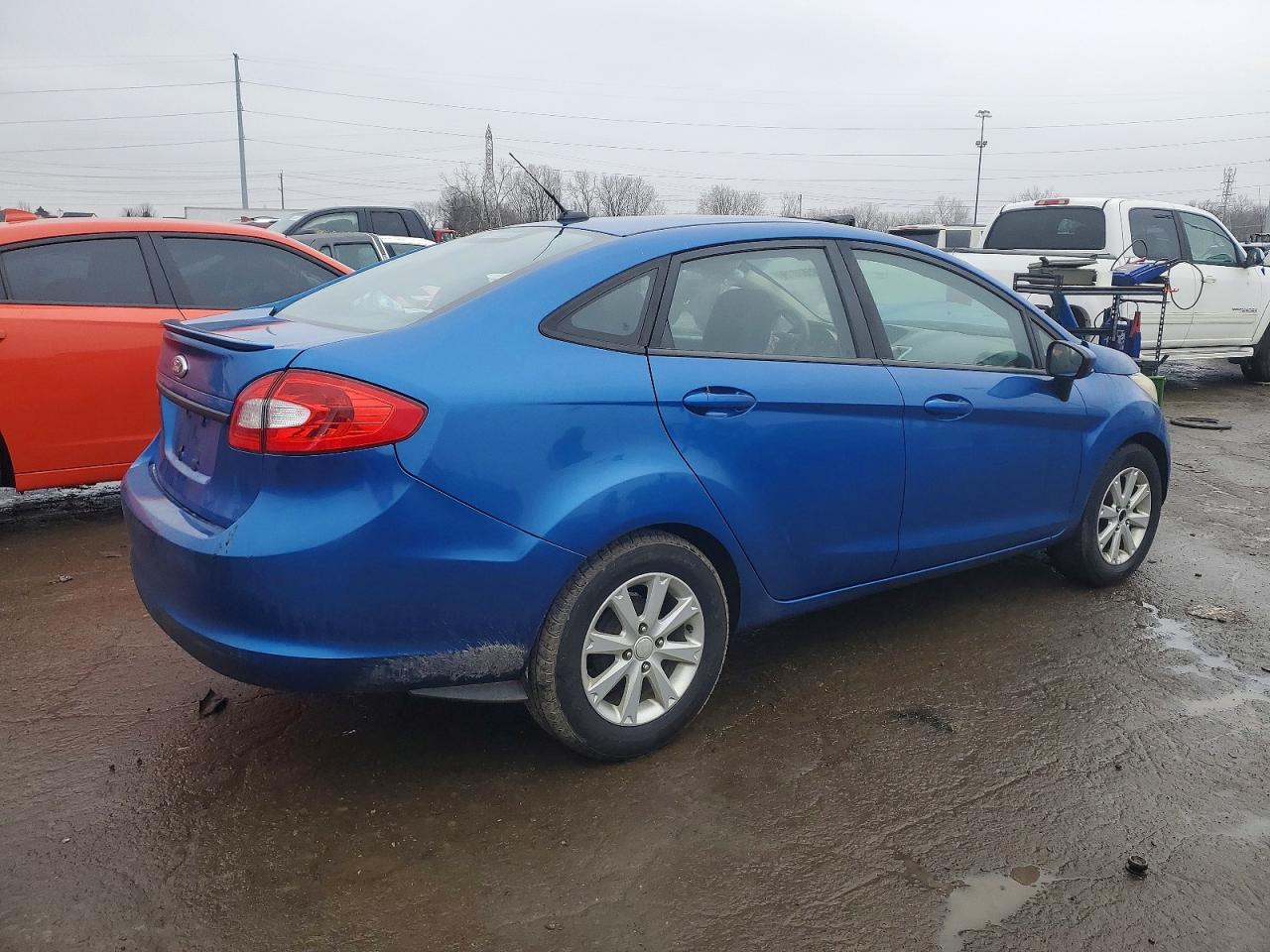 2011 FORD FIESTA SE photo 3