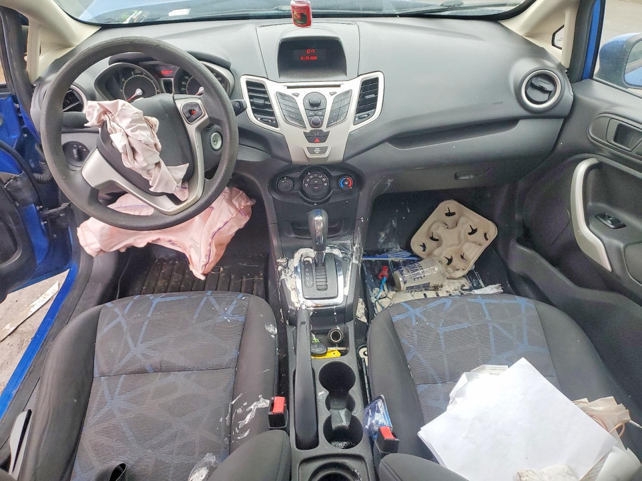 2011 FORD FIESTA SE photo 8