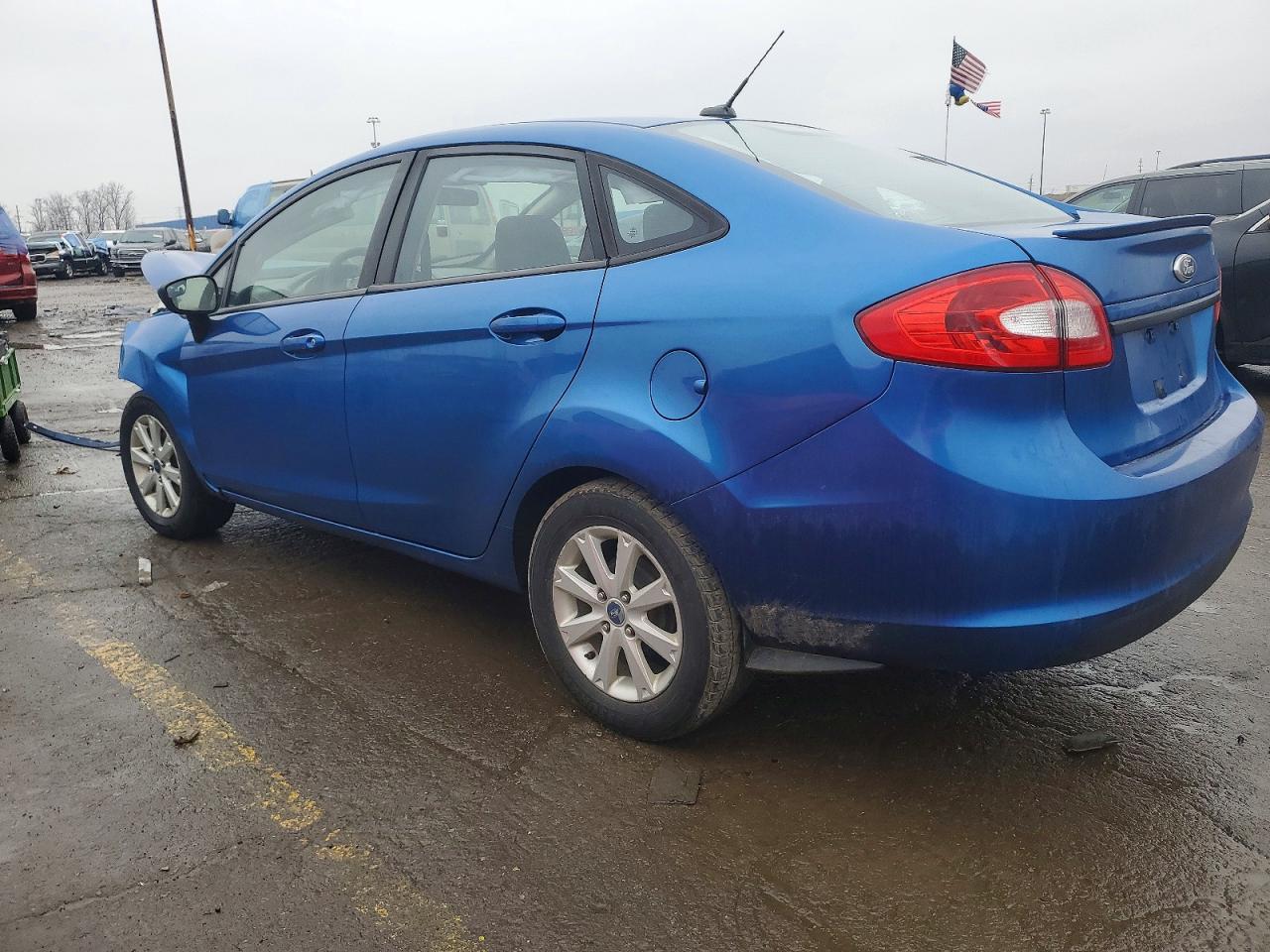 2011 FORD FIESTA SE photo 2