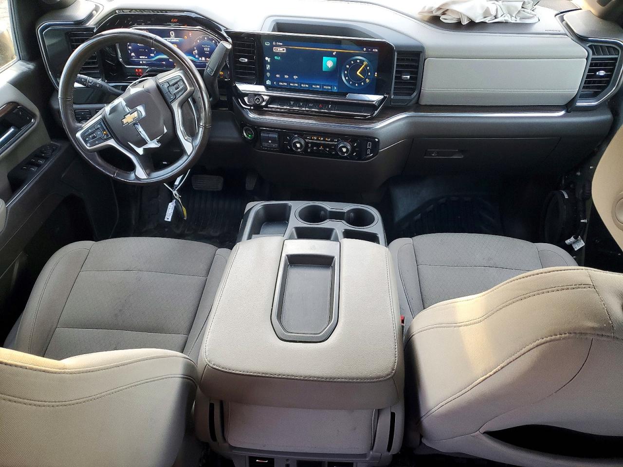 2024 CHEVROLET SILVERADO K3500 LT photo 8