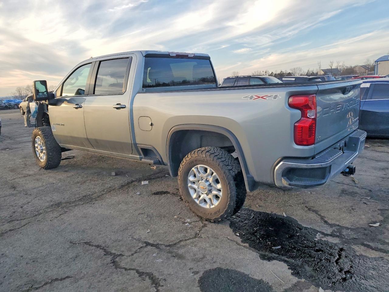 2024 CHEVROLET SILVERADO K3500 LT photo 2
