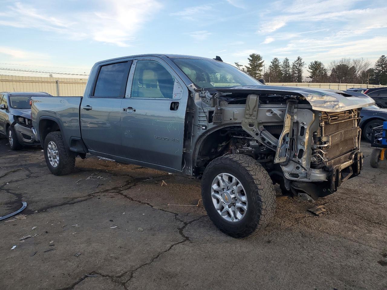 2024 CHEVROLET SILVERADO K3500 LT photo 4