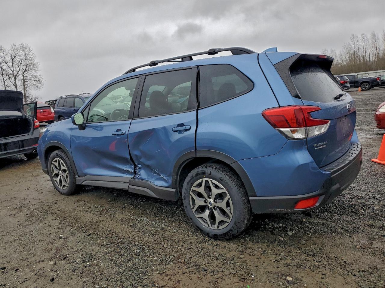 2021 SUBARU FORESTER PREMIUM photo 2