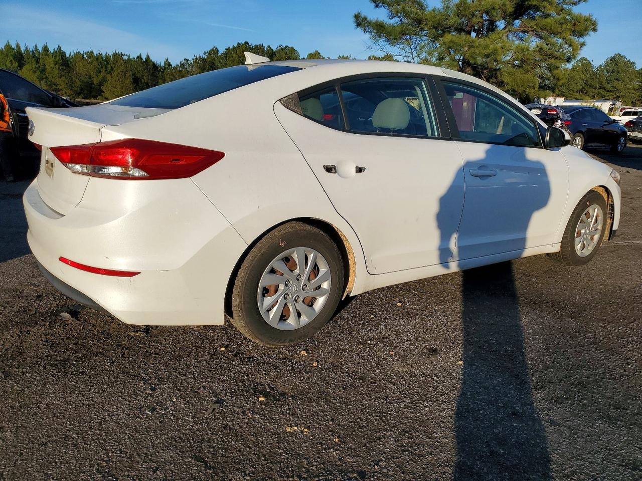 2017 HYUNDAI ELANTRA SE photo 3