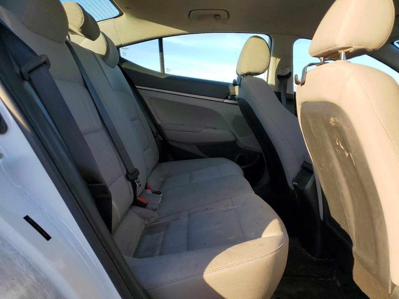 2017 HYUNDAI ELANTRA SE photo 10
