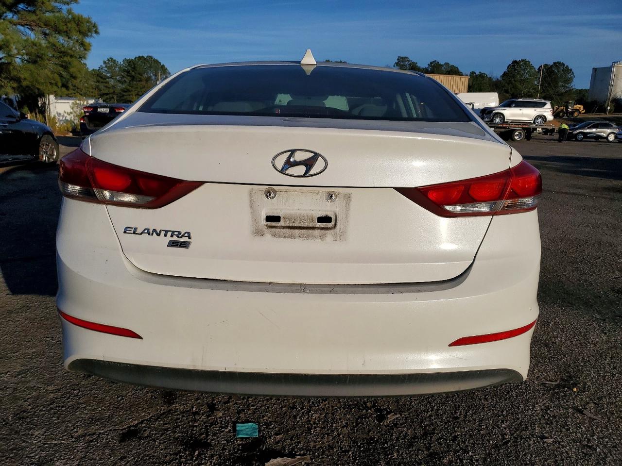2017 HYUNDAI ELANTRA SE photo 6