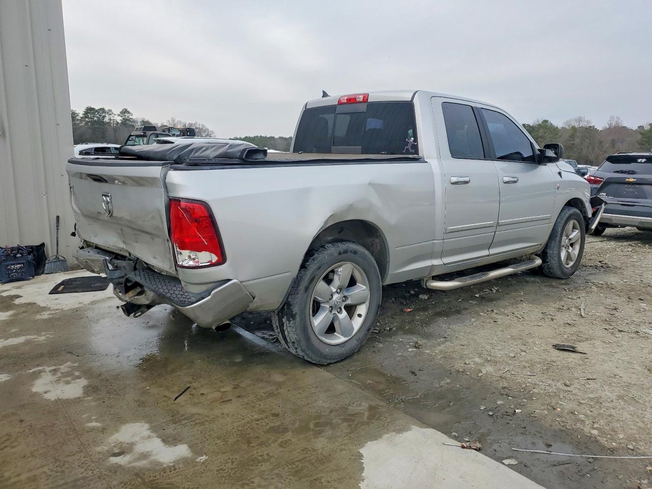 2016 RAM 1500 SLT photo 3