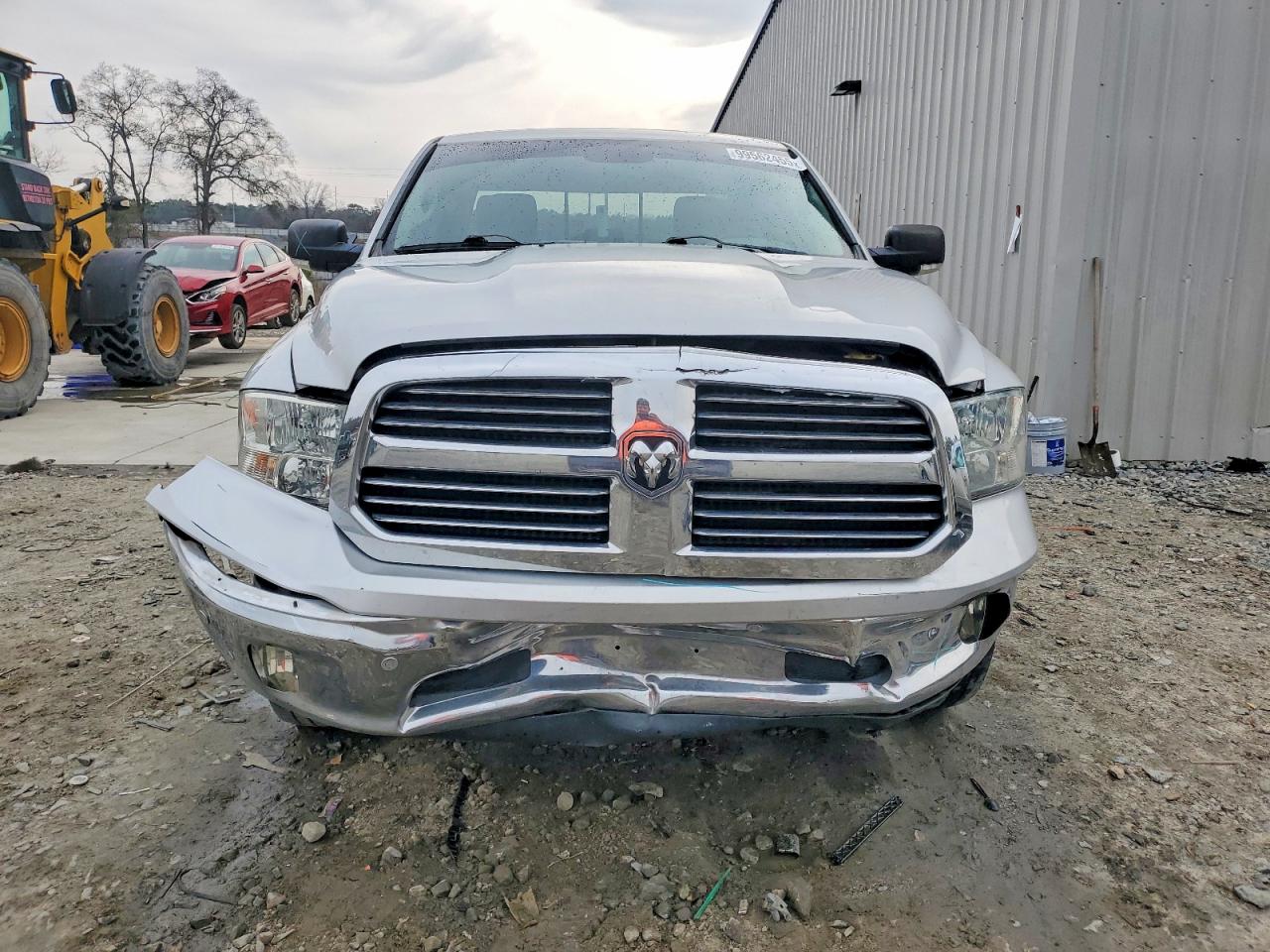 2016 RAM 1500 SLT photo 5