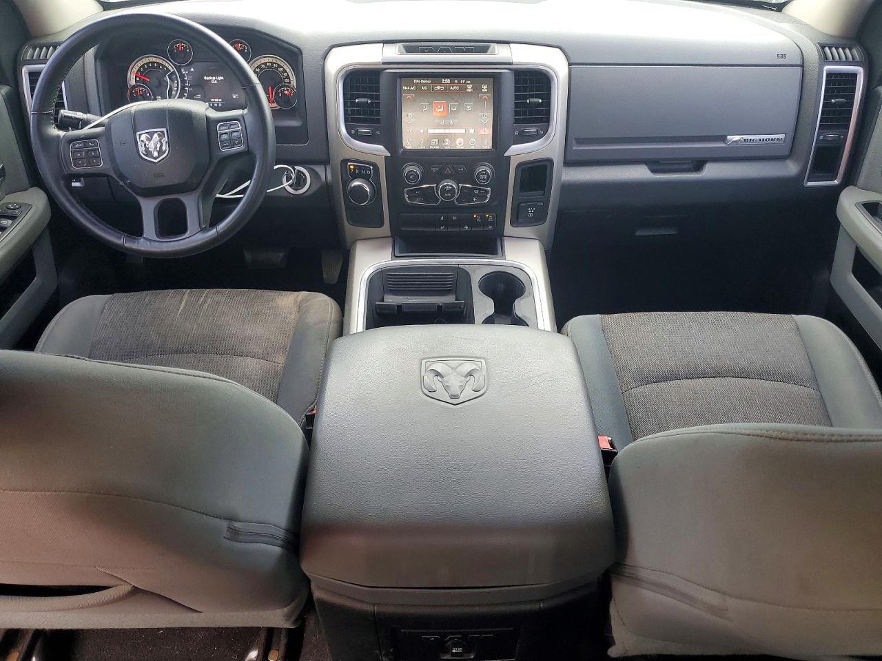 2016 RAM 1500 SLT photo 8