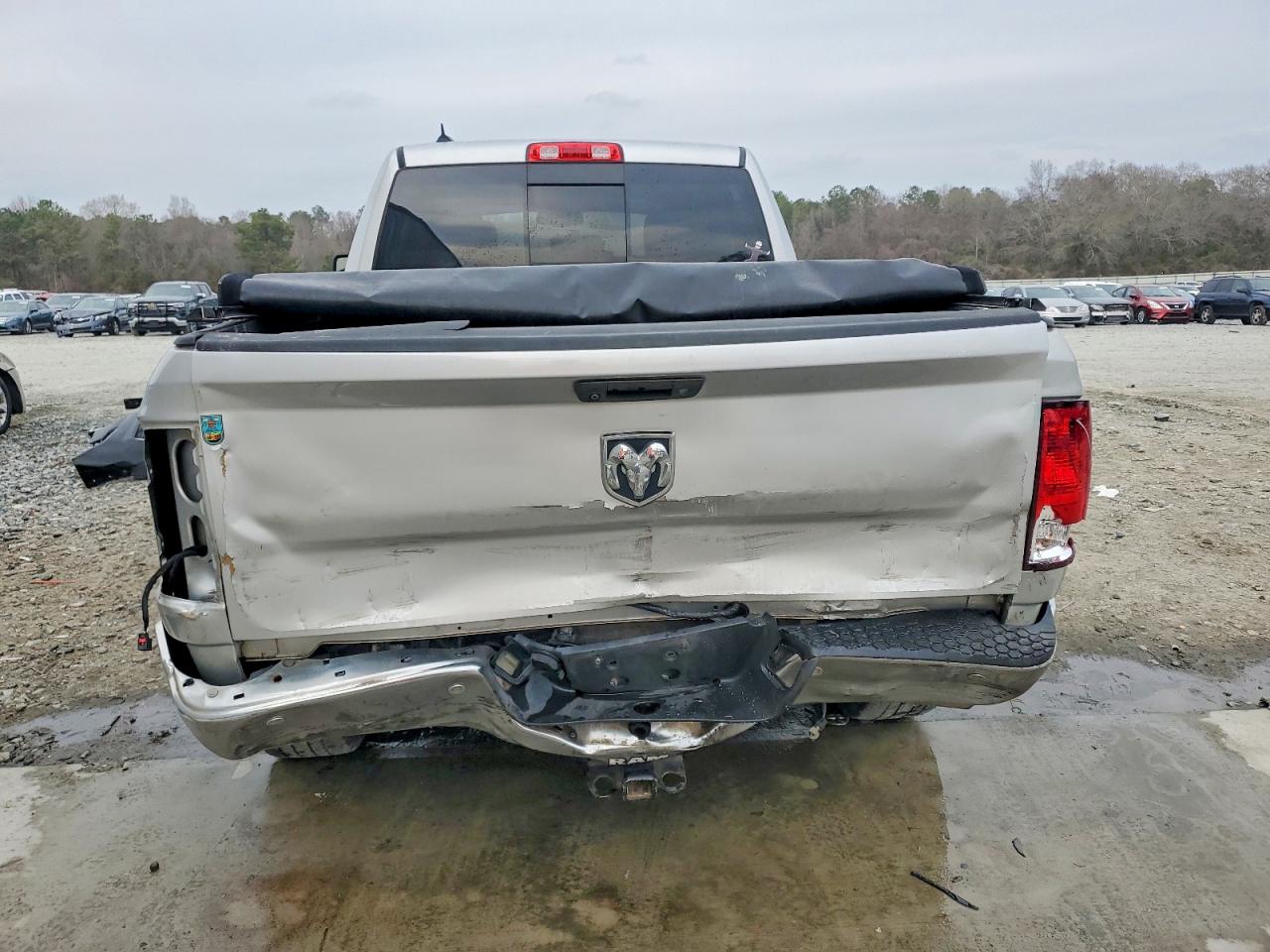 2016 RAM 1500 SLT photo 6
