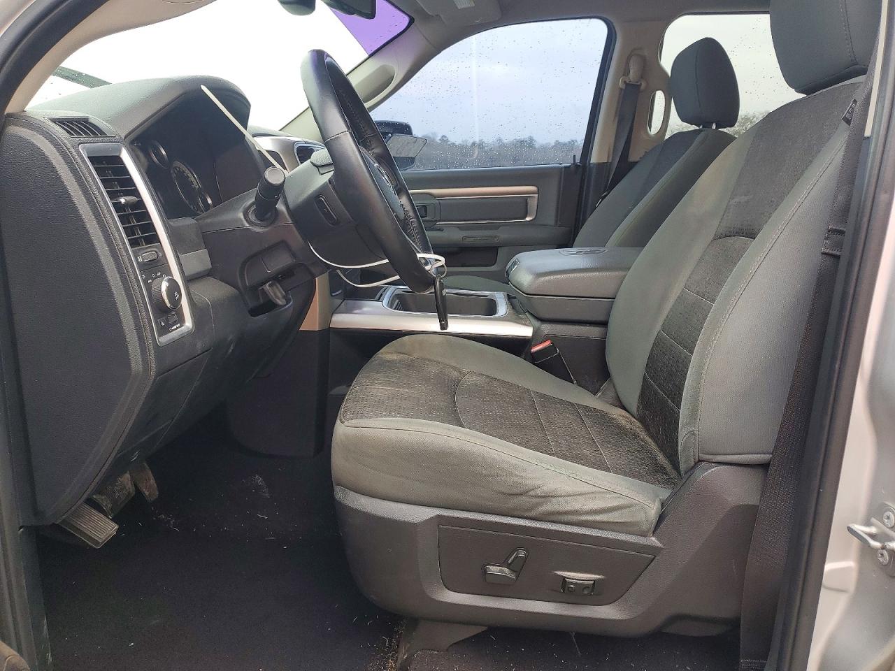 2016 RAM 1500 SLT photo 7