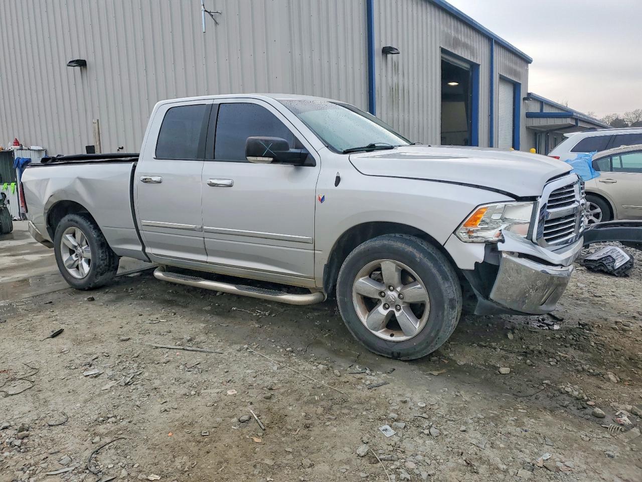 2016 RAM 1500 SLT photo 4