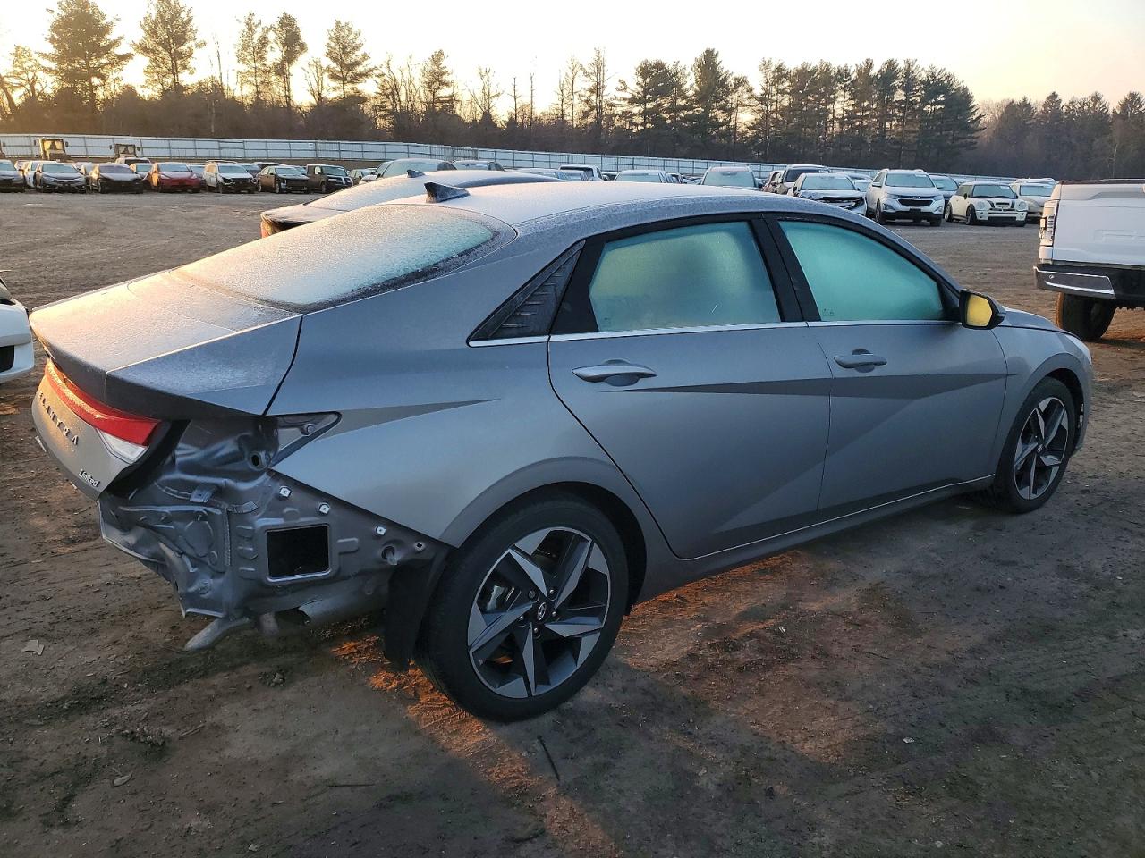 2023 HYUNDAI ELANTRA LIMITED photo 3