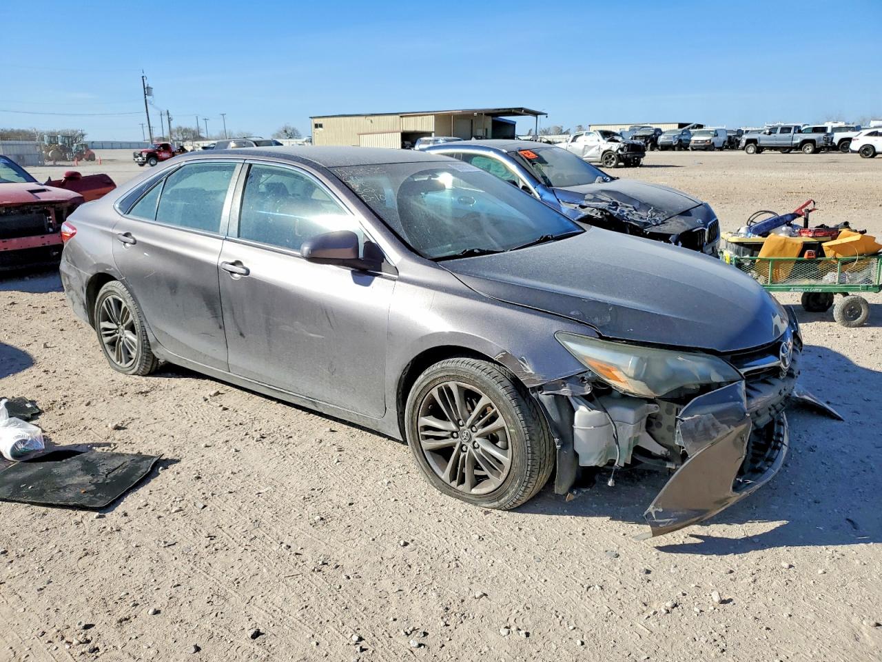 2016 TOYOTA CAMRY LE photo 4