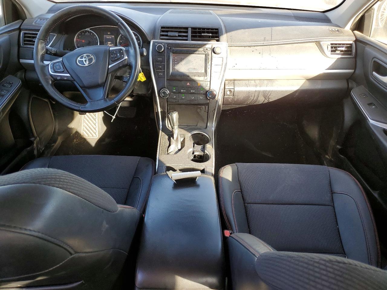 2016 TOYOTA CAMRY LE photo 8