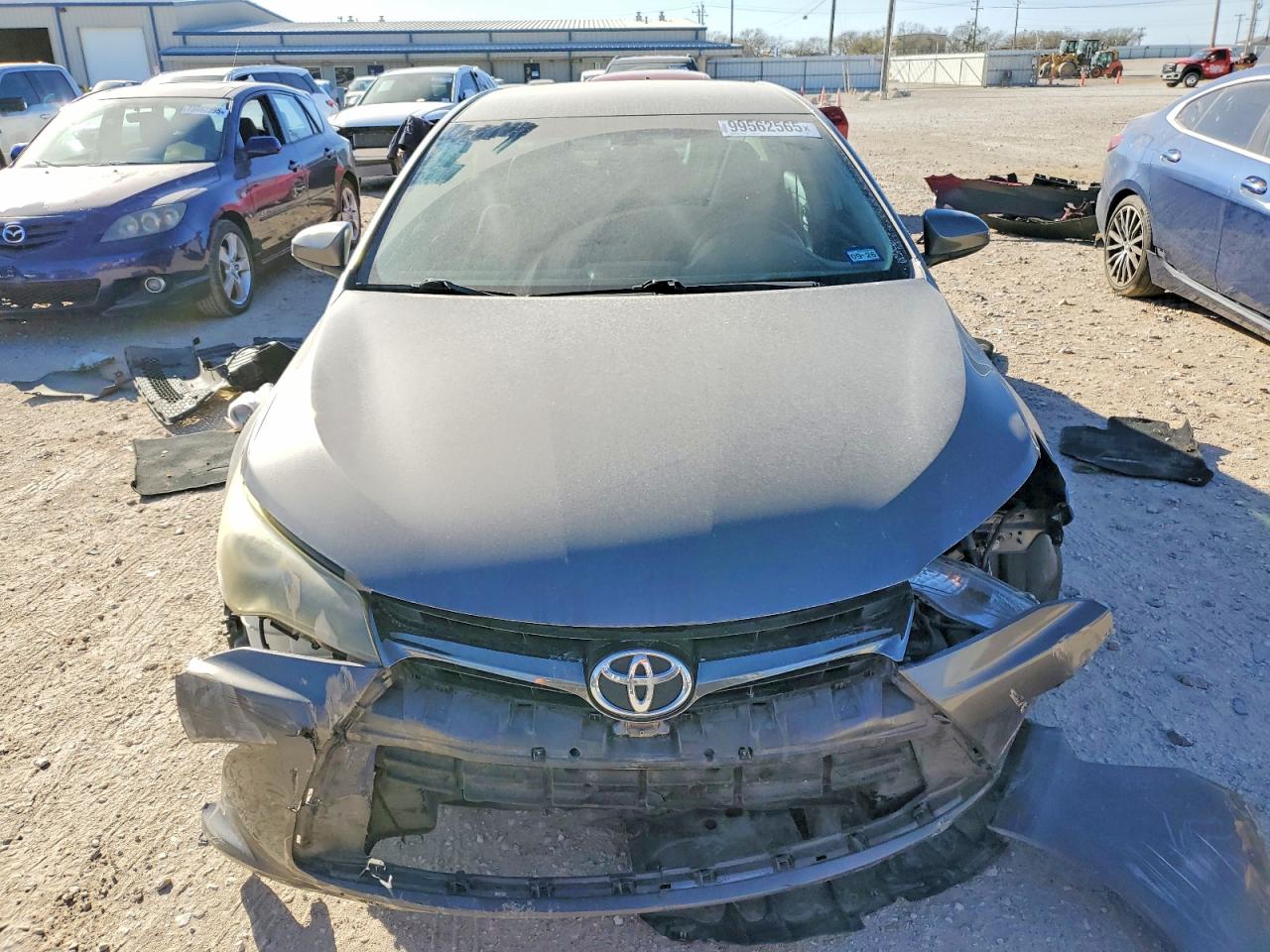 2016 TOYOTA CAMRY LE photo 5